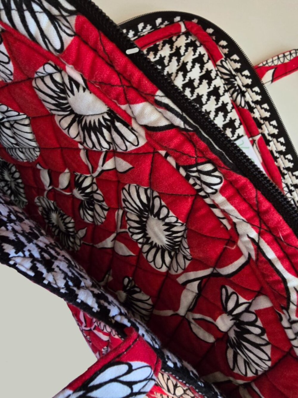 Vera Bradley Good Book Cover in Deco Daisy - Picture 6 of 10